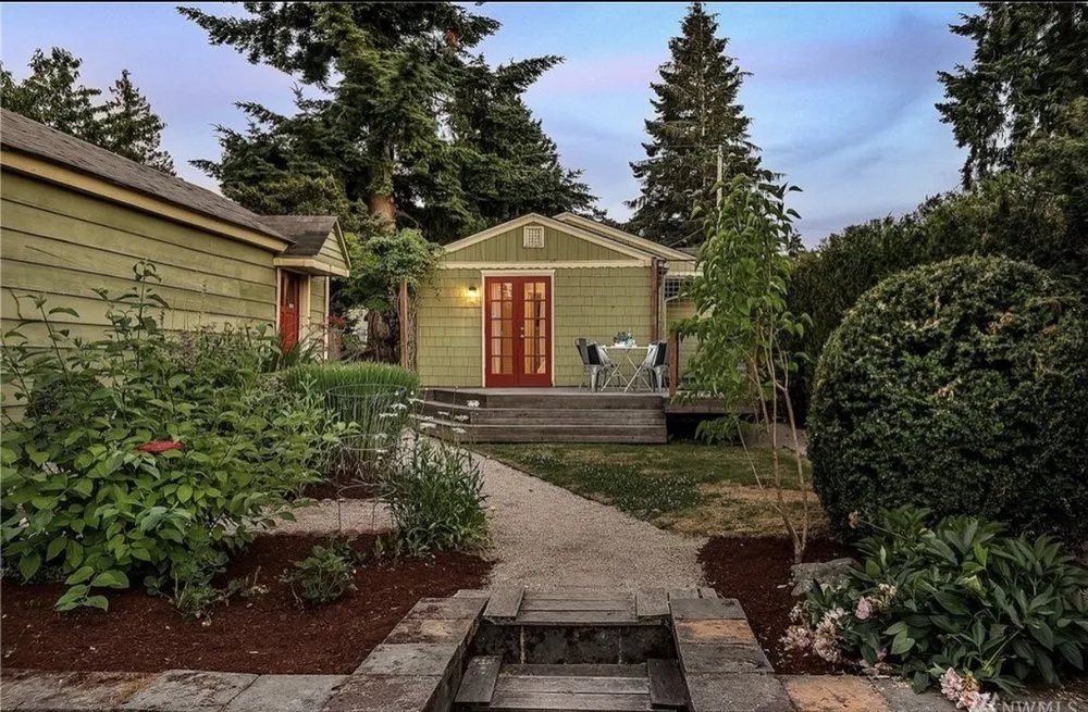 Affordable residential landscaping for beautiful yards in Seattle, WA by Kevin's Yard Work