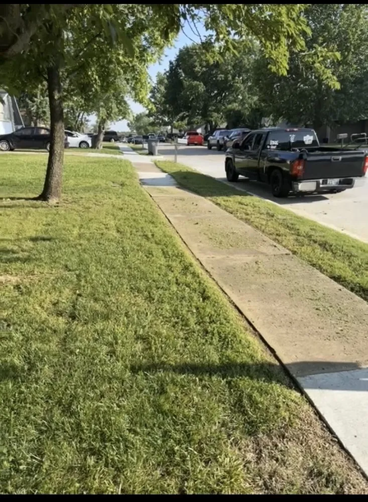 Reliable yard cleanup service experts serving Tulsa, OK - Kevoslawncare