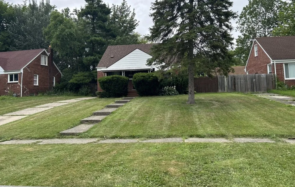 Local outdoor landscaping in Ypsilanti, MI by Key To The Top Enterprise