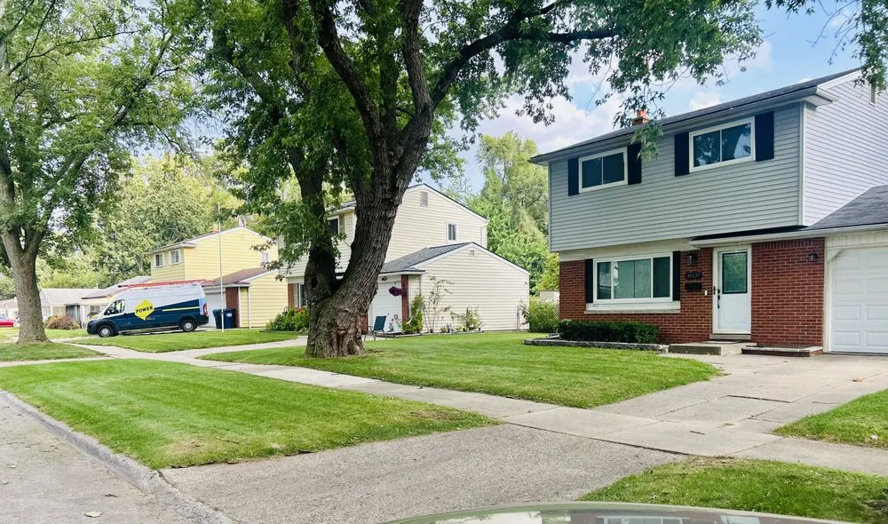 Affordable lawn mowing service experts serving Ypsilanti, MI - Key To The Top Enterprise