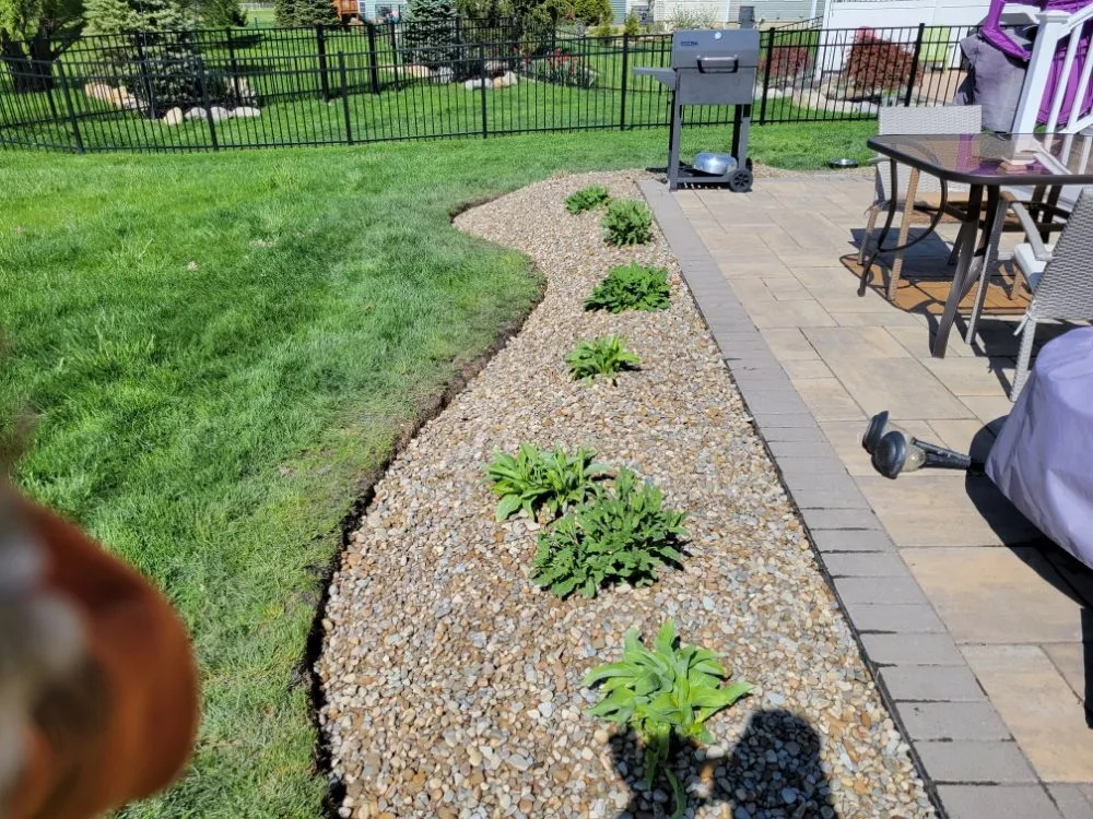 Custom garden landscaping experts serving Lorain, OH - Keys Creative Lawn Care Services