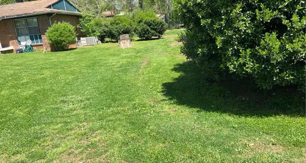 Custom landscape installation for homes in Clarksville, TN by Keys Kuts