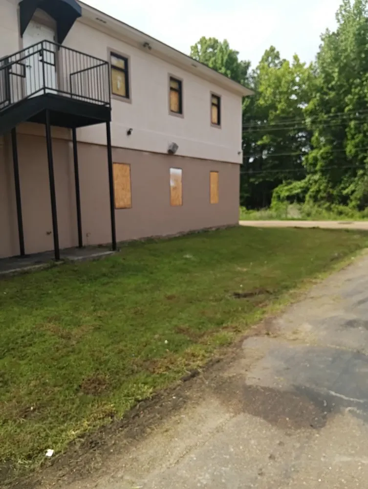 Top-rated lawn mowing service for outdoor upgrades in Jackson, MS by KG Detailing & Beaufing Lawn services