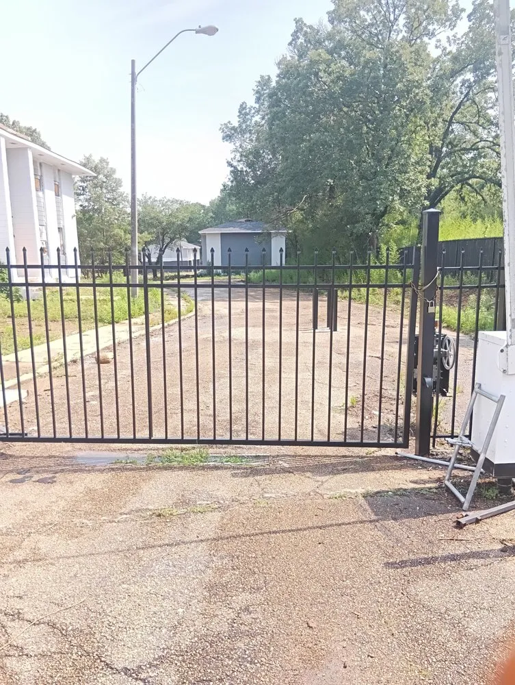 Professional outdoor landscaping with custom design in Jackson, MS by KG Detailing & Beaufing Lawn services