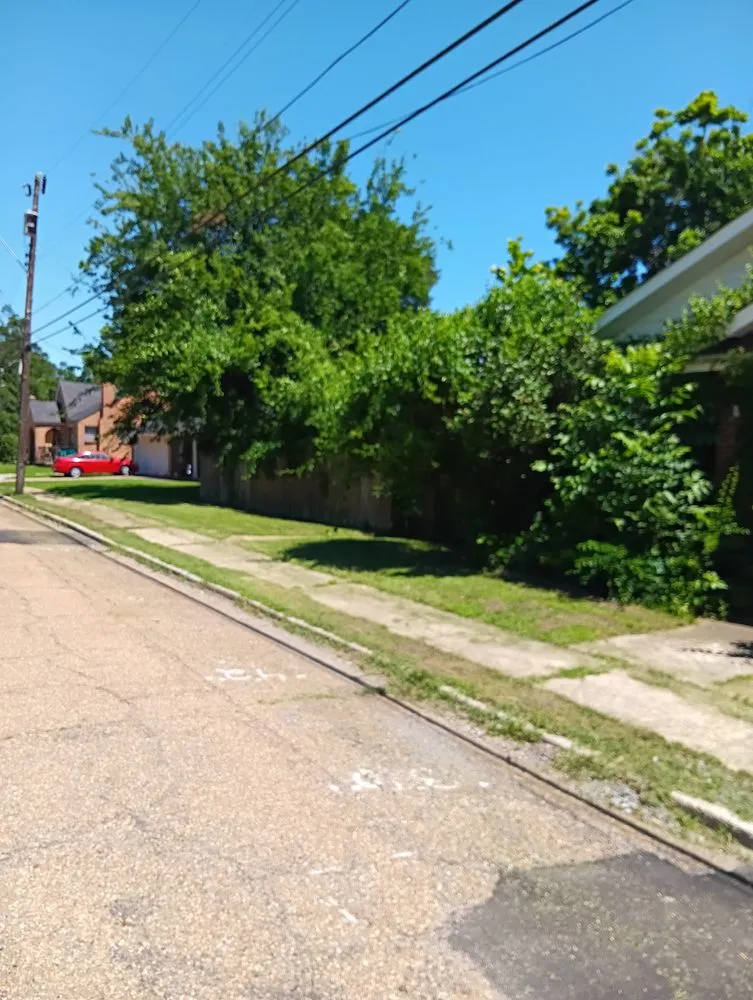 Affordable residential landscaping with custom design across Jackson, MS - KG Detailing & Beaufing Lawn services