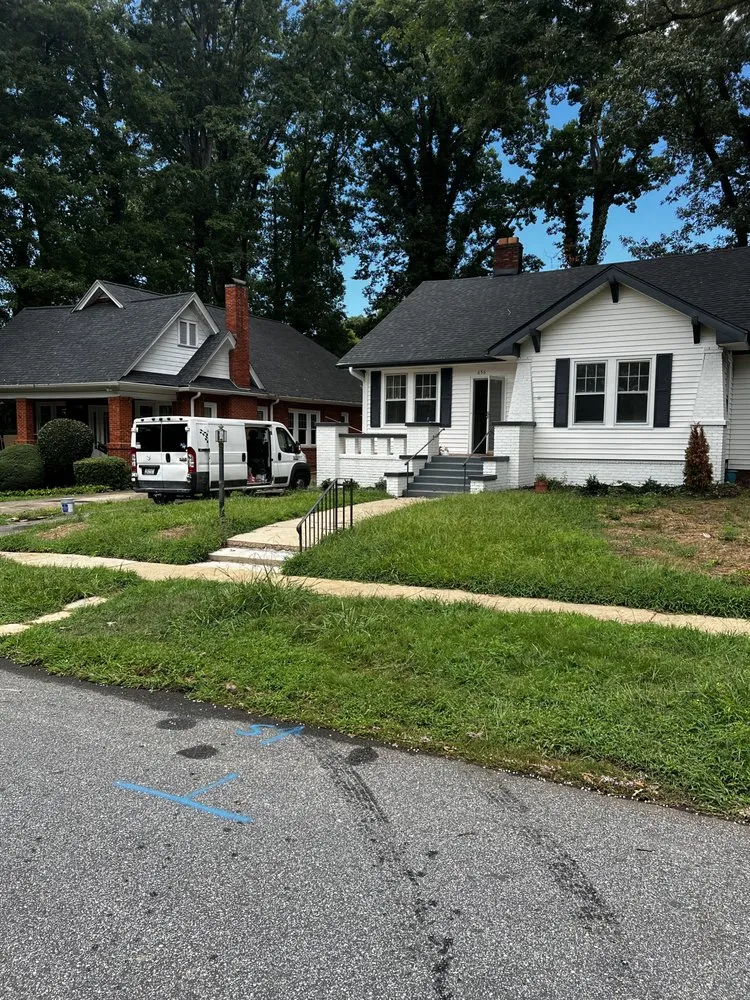 Local lawn care service for homes in Greer, SC by KG lawn service