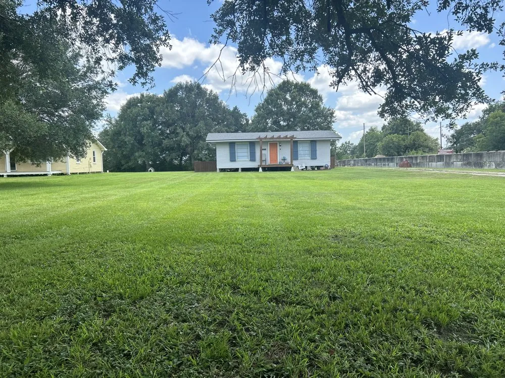 Custom yard maintenance in Erath, LA - KGs Lawn Care