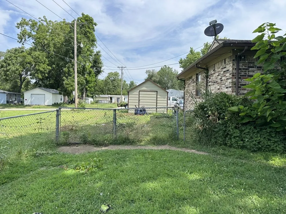 Expert lawn mowing service experts serving Chanute, KS - Khaleb's Lawn Care