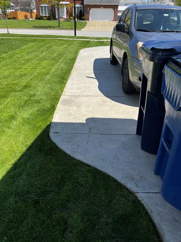 Custom yard maintenance for beautiful yards across Buffalo, NY - Khan Enterprises