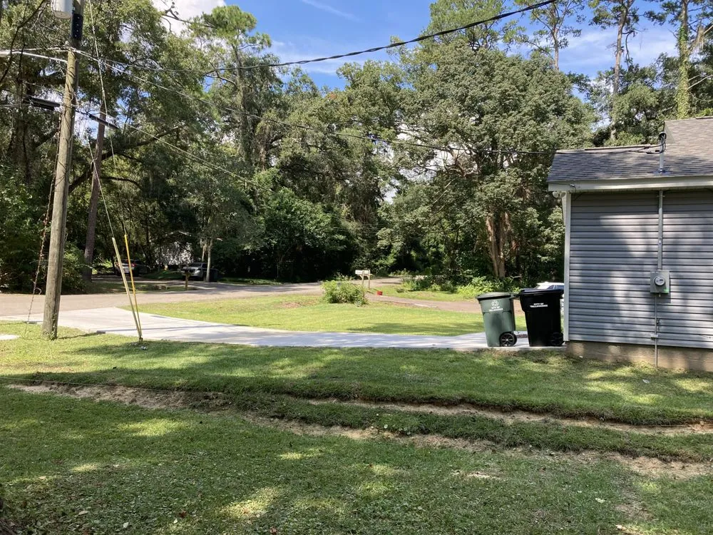 Professional lawn mowing service with custom design across Crawfordville, FL - Kicking Grass Cheap