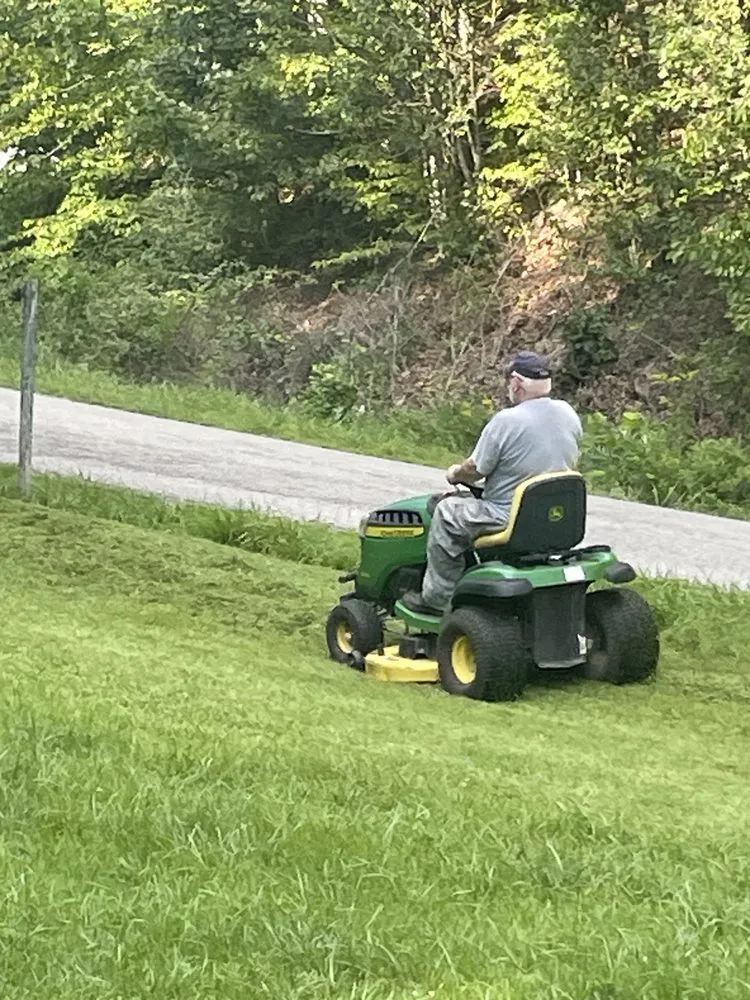 Professional landscape installation for year-round maintenance in Cross Lanes, WV by Kickin’Grass