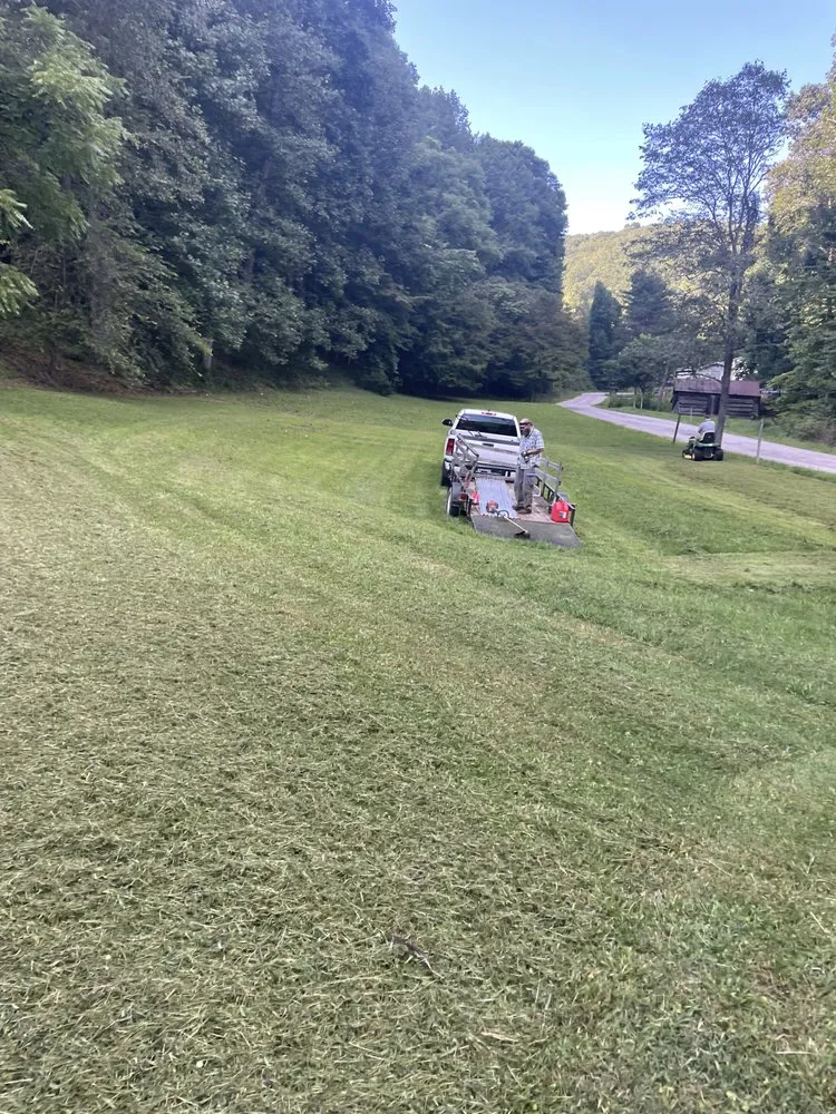 Local yard cleanup service in Cross Lanes, WV by Kickin’Grass