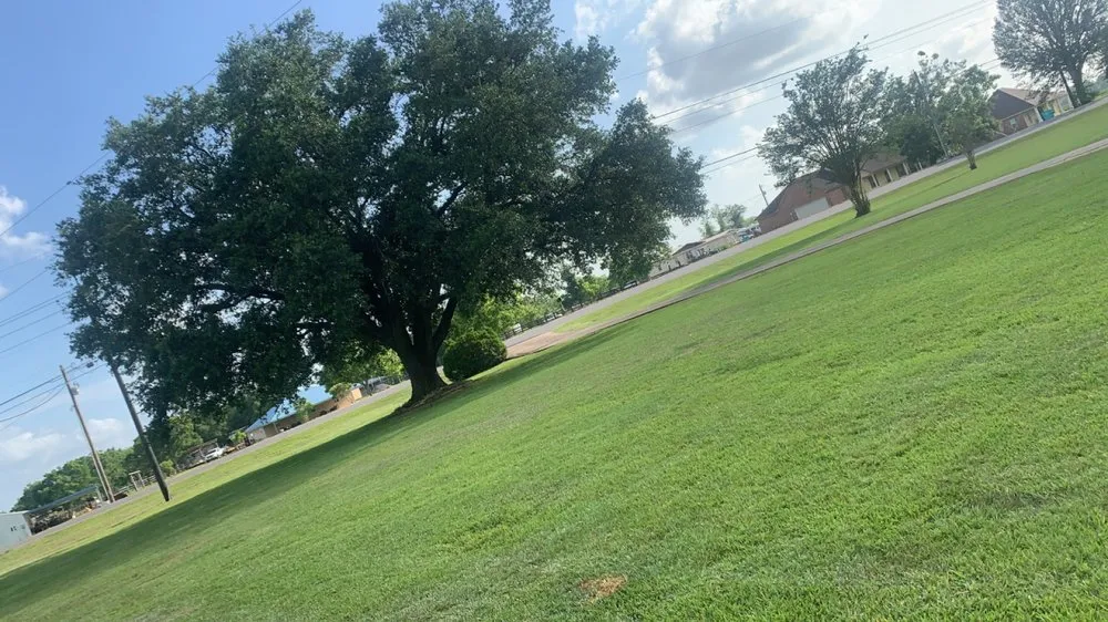 Custom landscaping services in Opelousas, LA - Kidders Lawncare And Yard Service