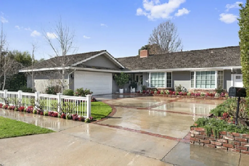 Professional garden landscaping for homes in Costa Mesa, CA by Killelea Landscape