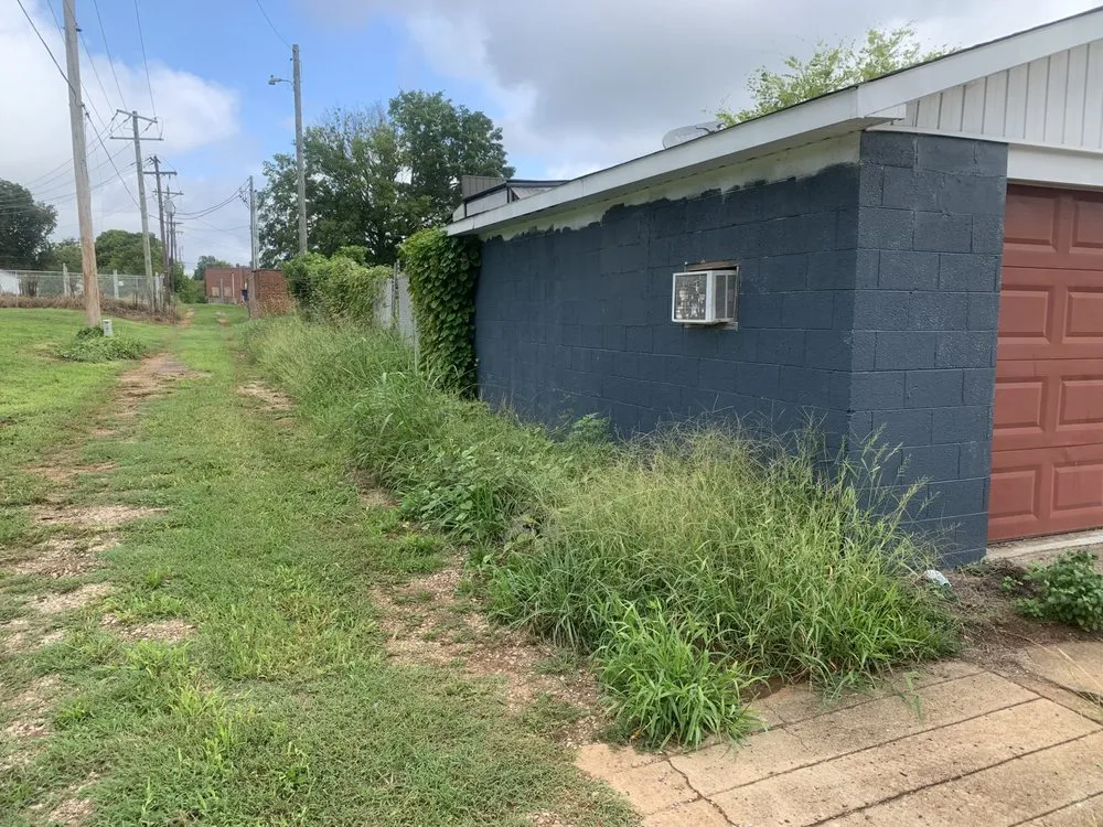 Affordable landscape installation for residential properties in Killen, AL by Killen Kutz