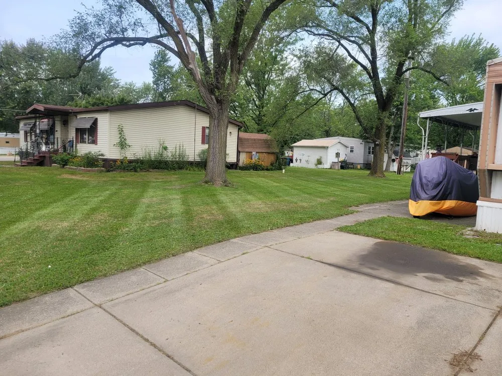 Expert yard maintenance in Waterloo, IN by Killer Kutzz Lawncare