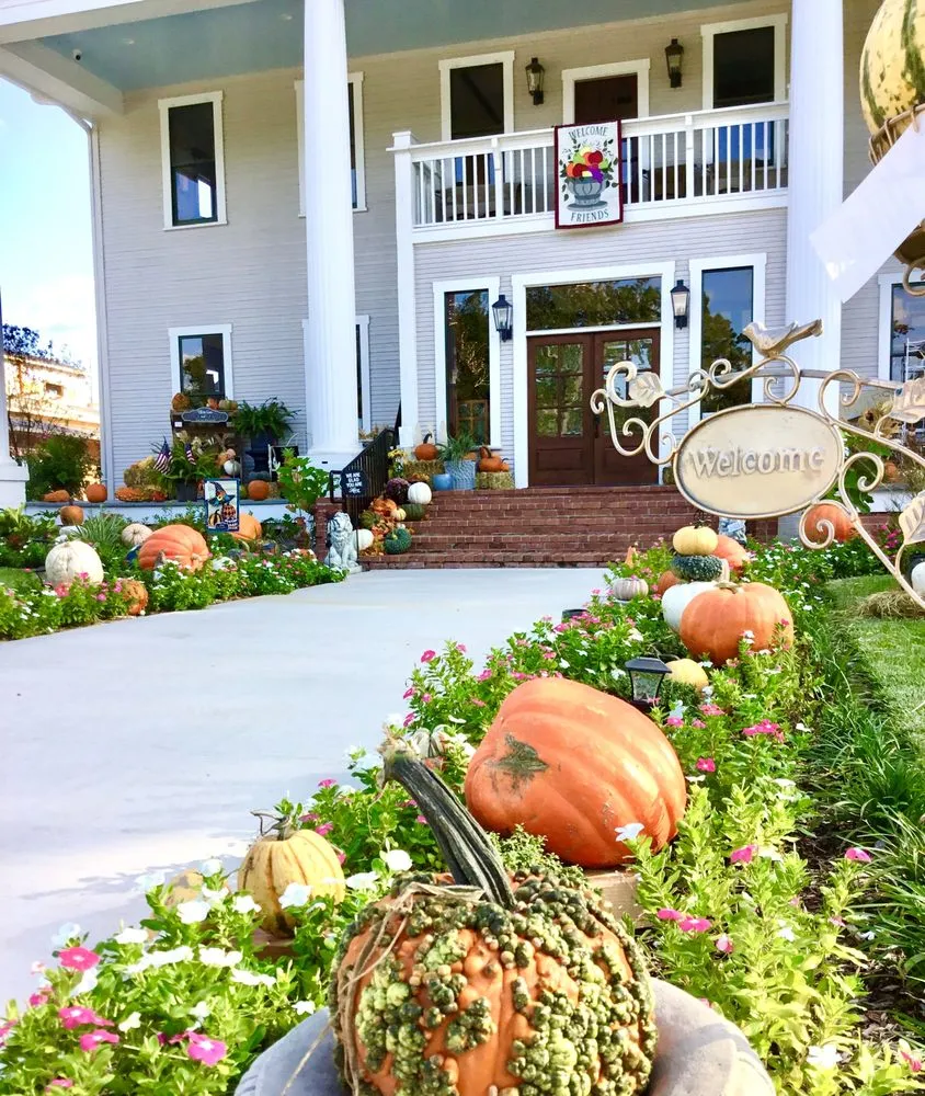 Top-rated yard cleanup service experts serving Huntsville, TX - Kim's Home and Garden Center