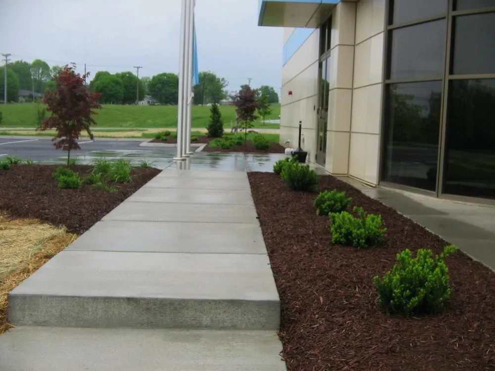 Professional lawn mowing service experts serving Scottsville, KY - Kim's Nursery