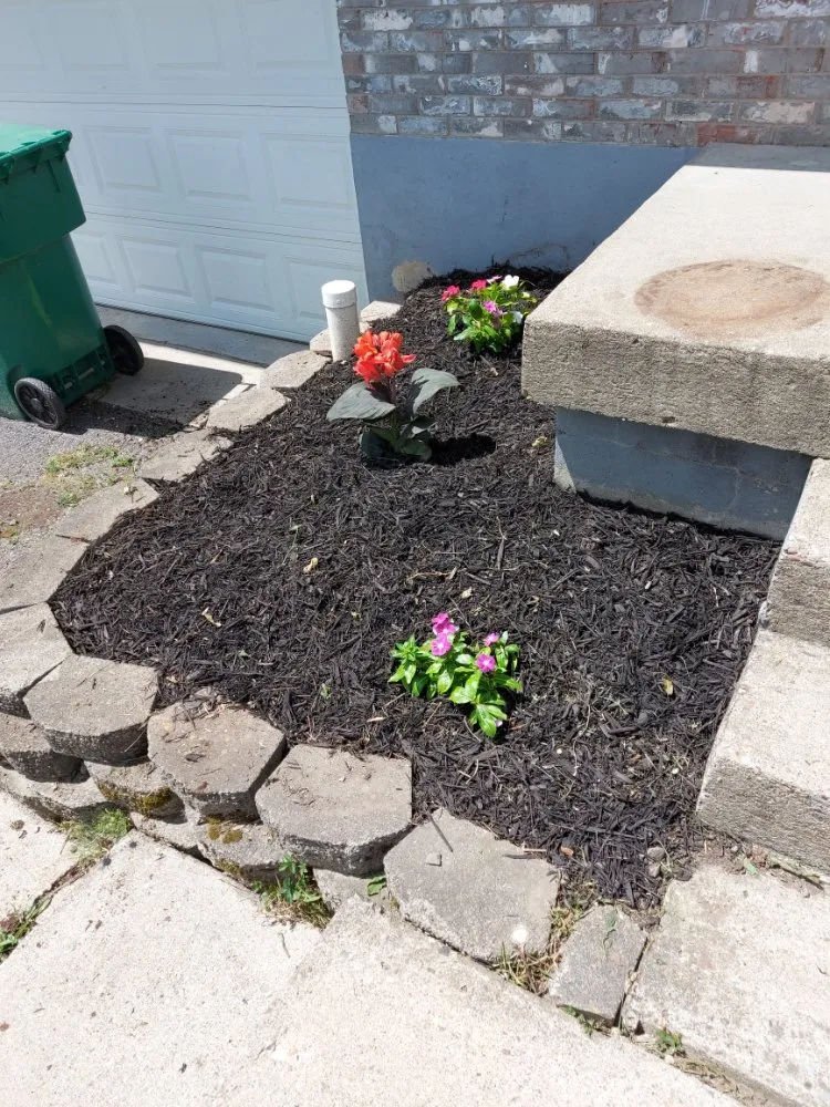 Local garden landscaping in Radcliff, KY by King and Queens Lawn Care