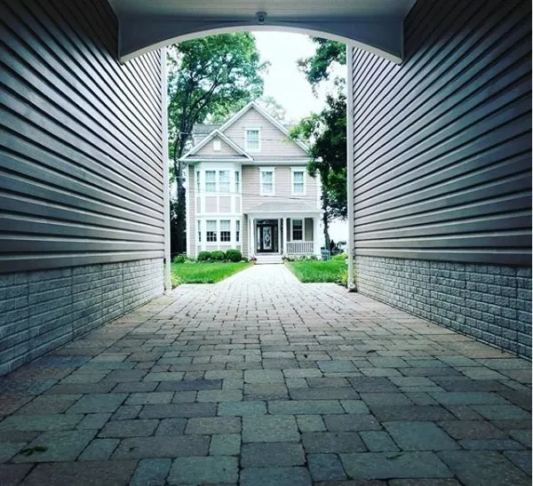 Custom garden landscaping in Davidsonville, MD by King Cuts Landscaping