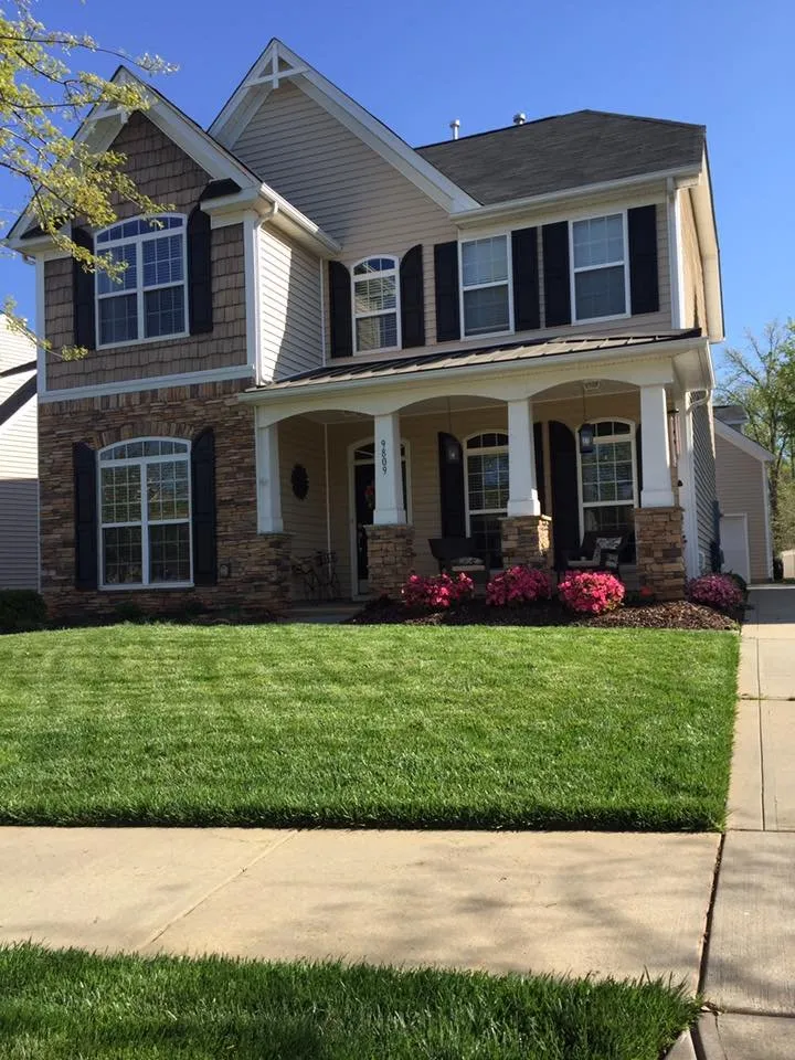 Reliable yard maintenance in Peachtree City, GA - King Green