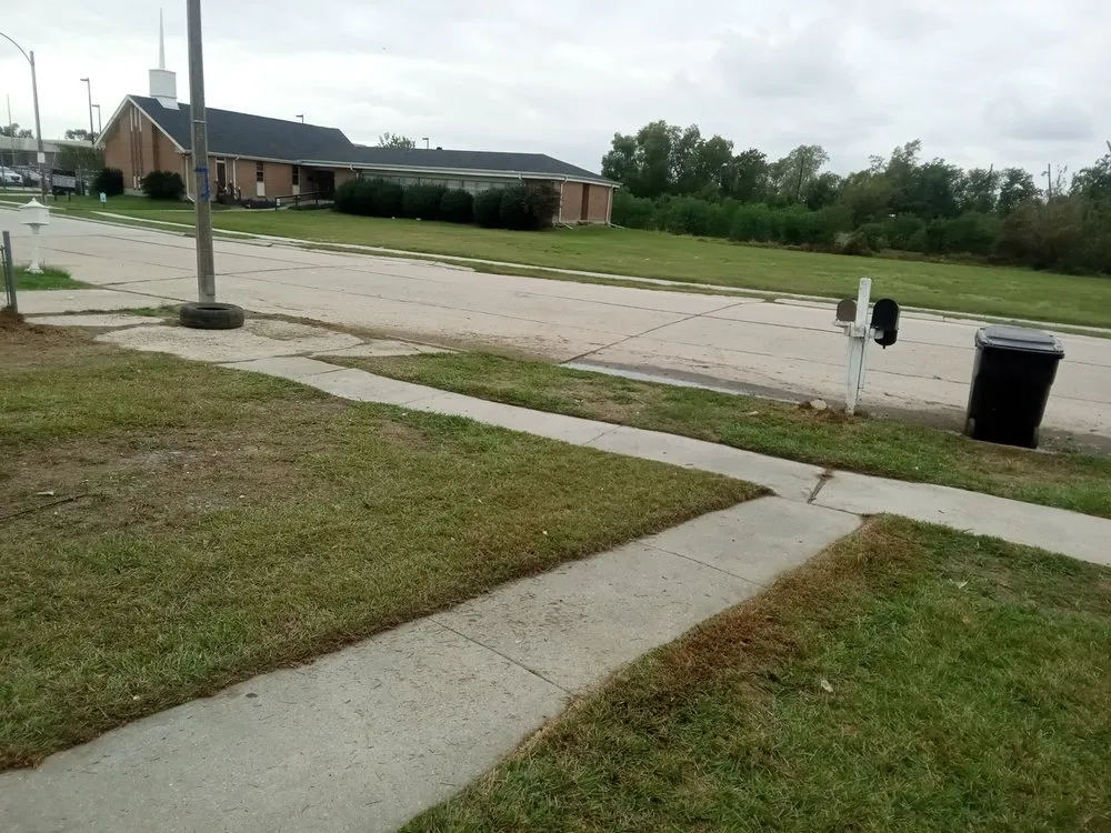 Trusted lawn mowing service for outdoor upgrades across New Orleans, LA - King Lyfe Lawncare