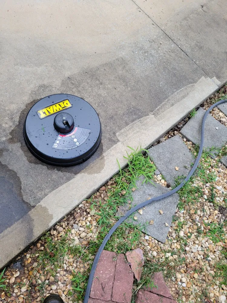 Top-rated lawn care service in Anniston, AL by King Pressure Washing & Lawn Service