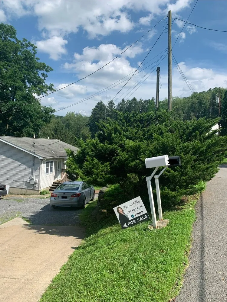 Custom yard maintenance near you in Morgantown, WV by King Solomon Creations Lawncare