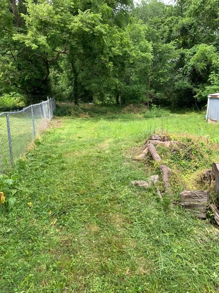 Custom lawn mowing service experts serving Joplin, MO - King Style Mowing