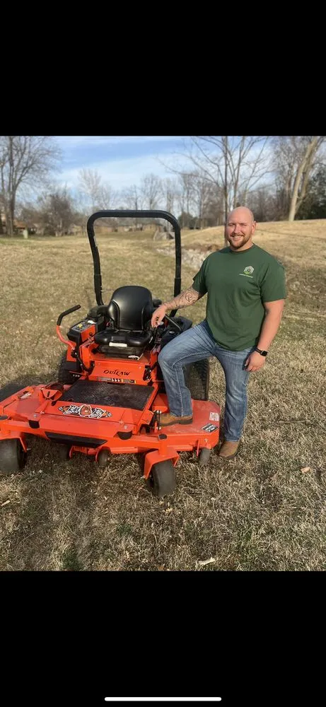 Expert lawn mowing service experts serving Springfield, MO - Kingdom Grounds