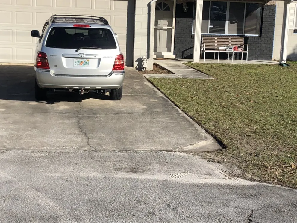 Top-rated lawn mowing service in Orlando, FL by Kingdom Landscaping