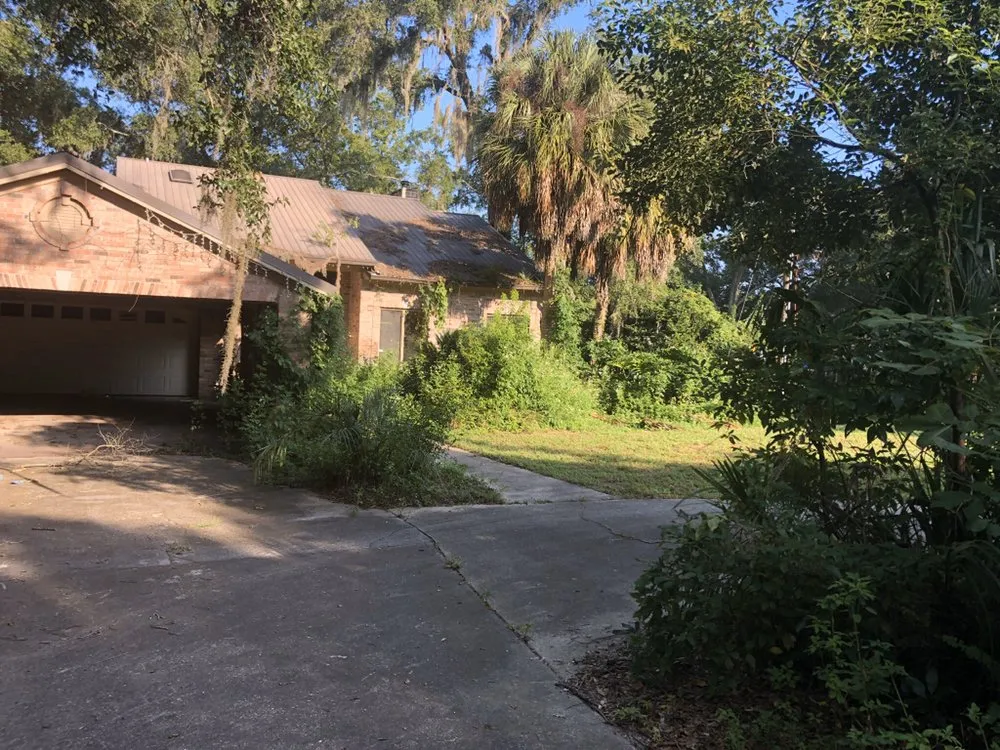 Top-rated lawn mowing service in Orlando, FL by Kingdom Landscaping