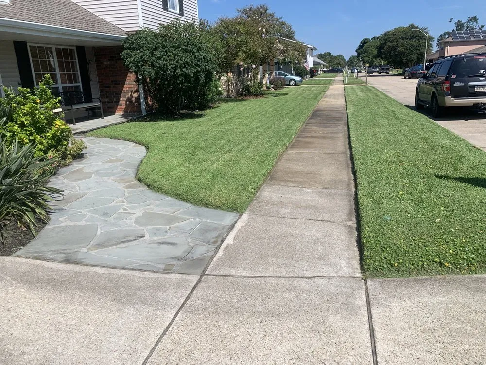 Reliable lawn mowing service experts serving Chalmette, LA - KingdomCuts Landscaping Maintenance and Lawn care