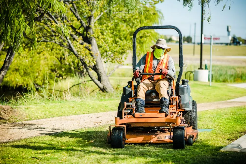 Affordable lawn care service in Denton, TX by Kingreen Services