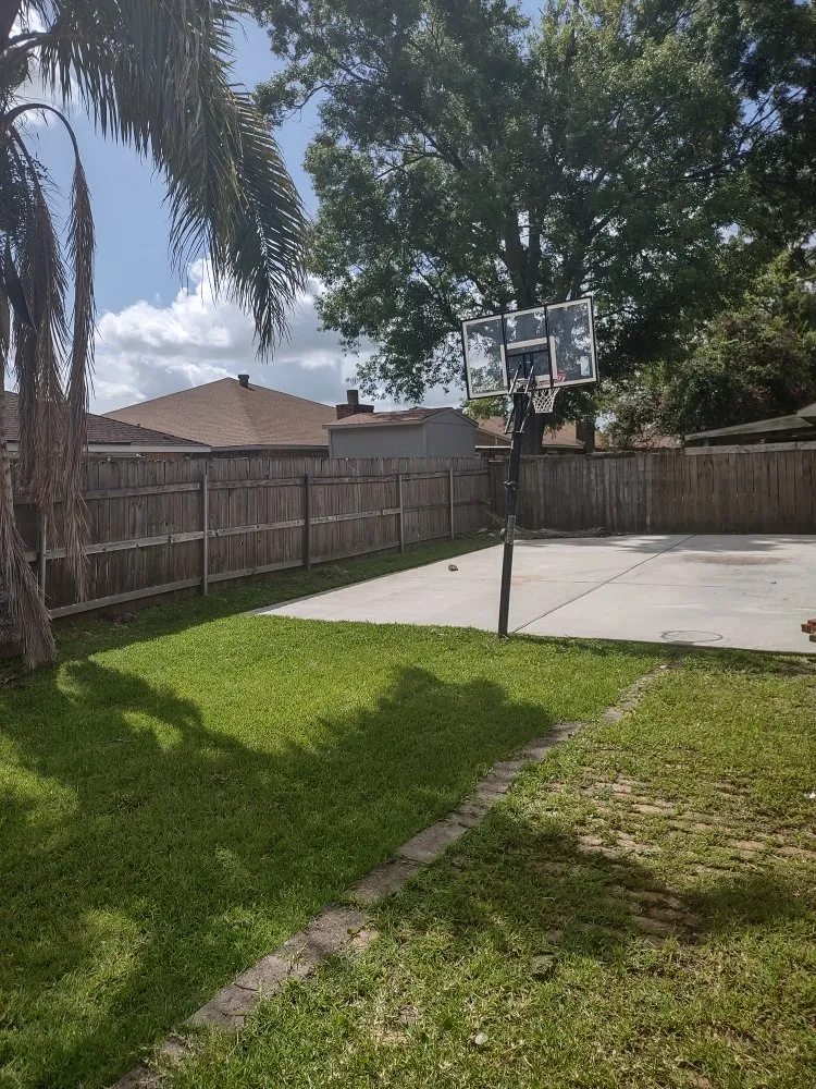 Top-rated lawn care service experts serving Saint Rose, LA - Kings and Queen Lawncare