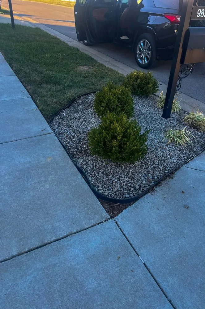 Custom garden landscaping in Hillview, KY - Kings' Hands