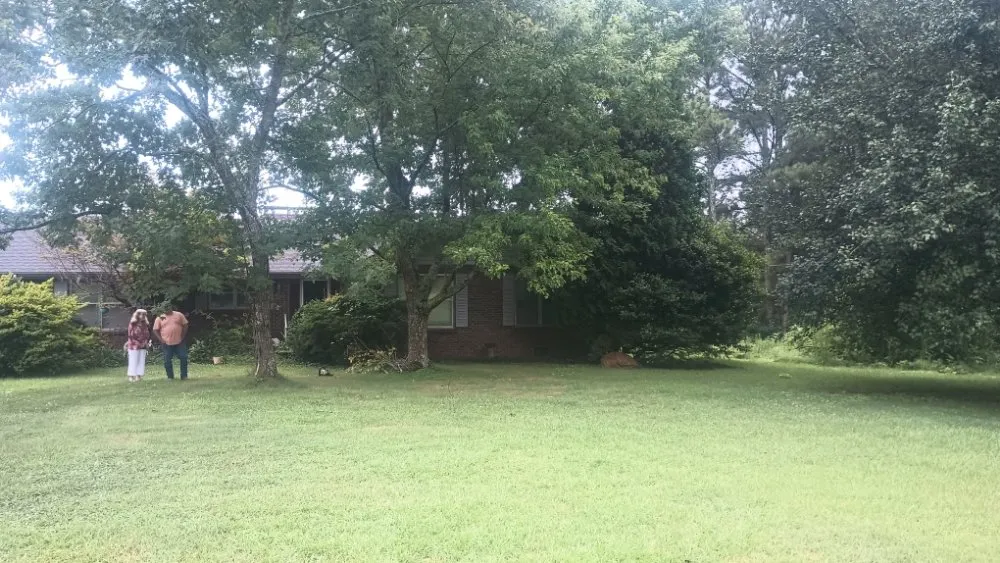 Top-rated yard maintenance for residential properties in Attalla, AL by Kings lawn service and pressure washing