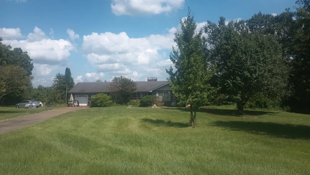 Local residential landscaping for beautiful yards in Attalla, AL by Kings lawn service and pressure washing