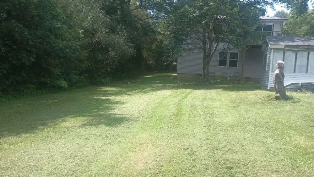 Local residential landscaping in Attalla, AL by Kings lawn service and pressure washing