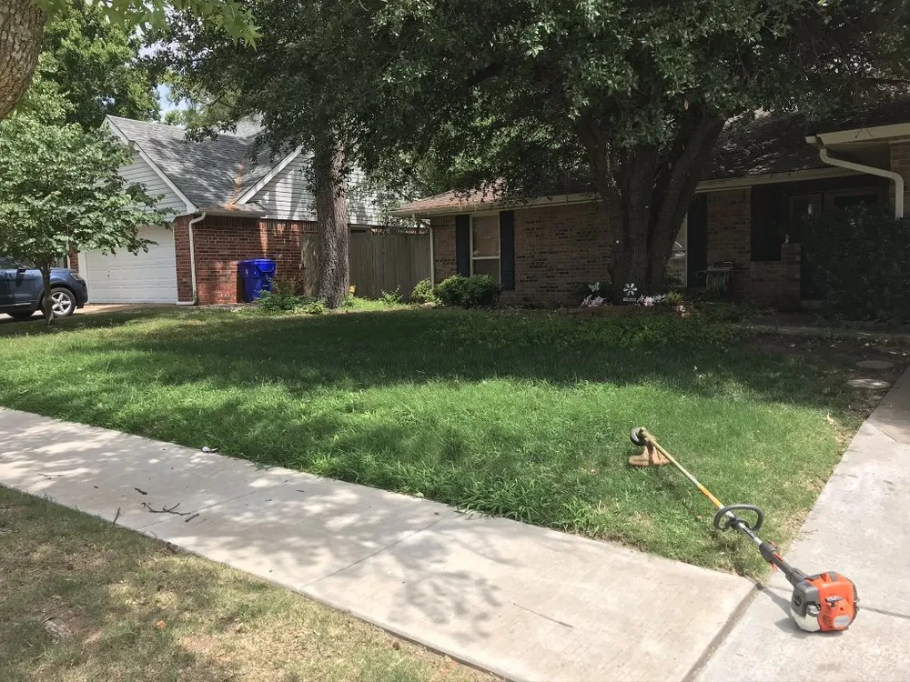Affordable lawn care service experts serving Oklahoma City, OK - Kings Lawncare Service