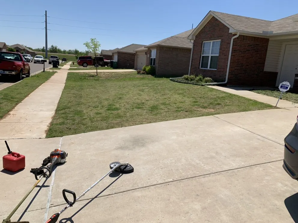 Top-rated lawn mowing service in Oklahoma City, OK by Kings Lawncare Service