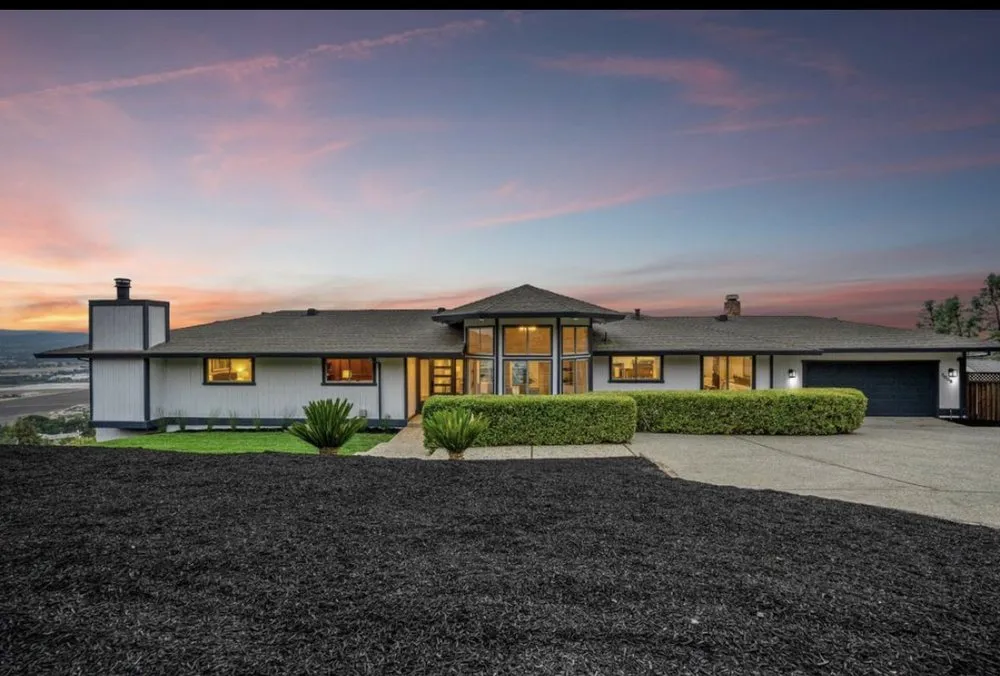 Custom lawn mowing service in San Jose, CA by Kingscape Construction