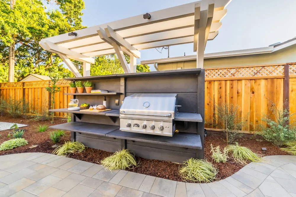 Professional lawn mowing service in San Jose, CA - Kingscape Construction