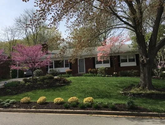 Kingstowne Lawn & Landscape Logo