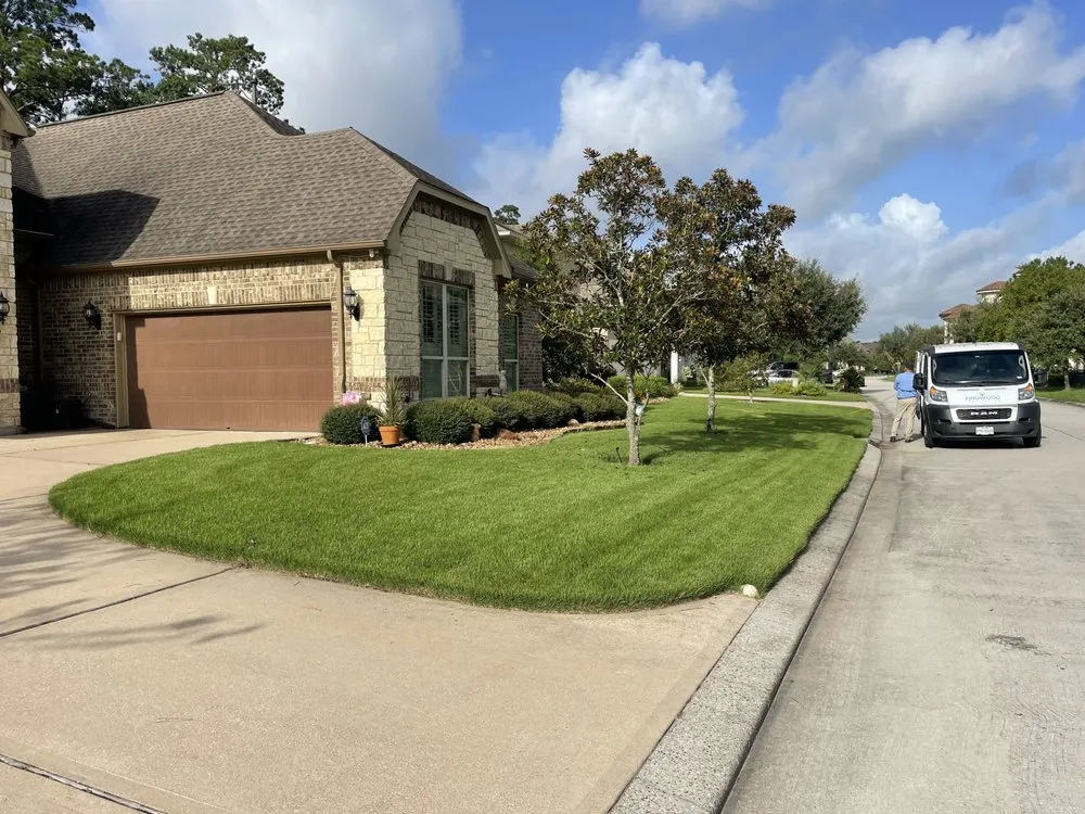 Local yard cleanup service for residential properties across Kingwood, TX - Kingwood Fertilizing