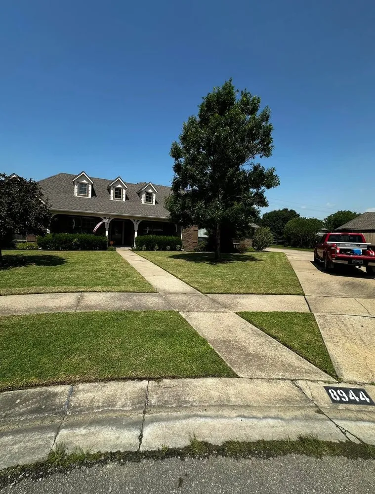 Custom lawn mowing service in Skiatook, OK by Kingz Lawnz