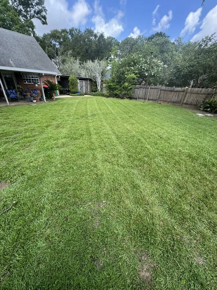 Custom outdoor landscaping for beautiful yards across Lafayette, LA - Kinkades Lawn Service