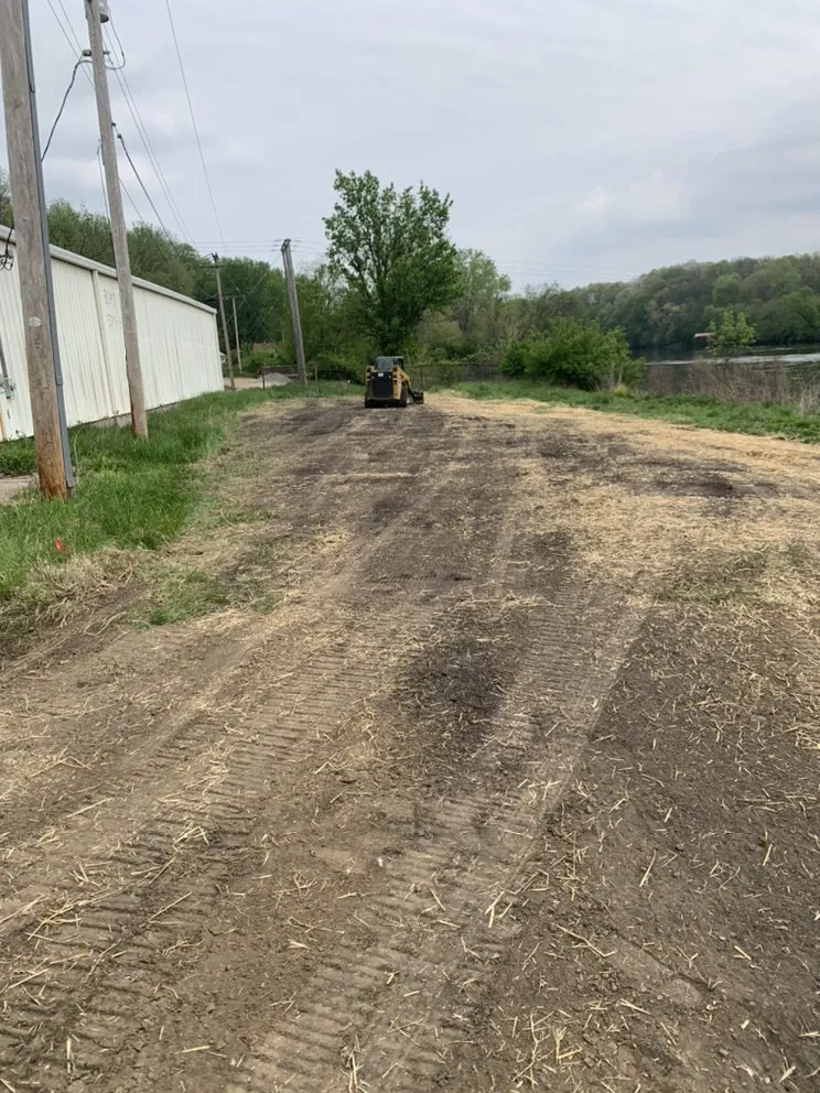 Local outdoor landscaping in Jamestown, KY by Kinnett Construction