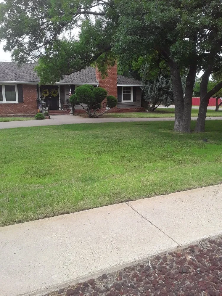 Top-rated garden landscaping in Borger, TX by Kirstophers Lawn