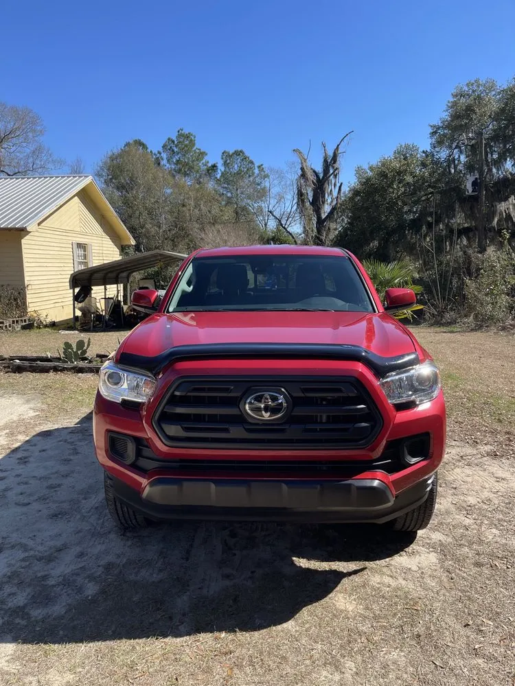 Professional garden landscaping for year-round maintenance in Lake Park, GA by Kiss My Grass Landscaping